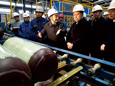 原衡陽市委書記、市人大常委會主任周農(nóng)（湖南省人大常委會副主任、黨組成員、省總工會主席）視察金化高容，彭琪董事長現(xiàn)場陪同